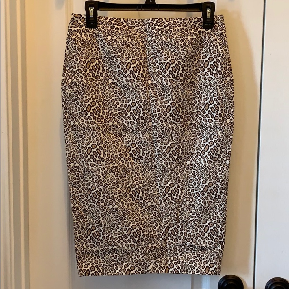 Animal print Lizclaiborne skirt. Size 4P